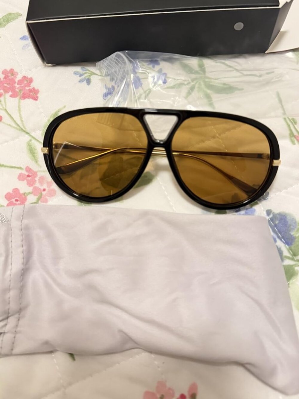 New Sunglasses for Women Retro Gold Black Aviator Metal Oversized Vacation Beach